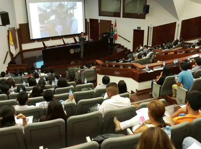 primeras conferencias en la puc